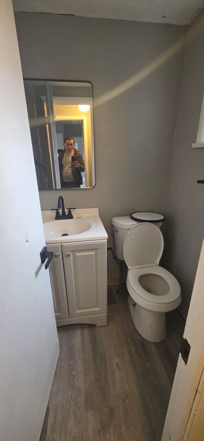 Foto del edificio - 2111 Goodnor Rd