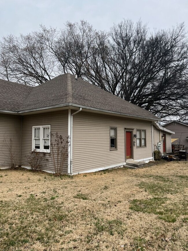 Building Photo - 1127 Park St