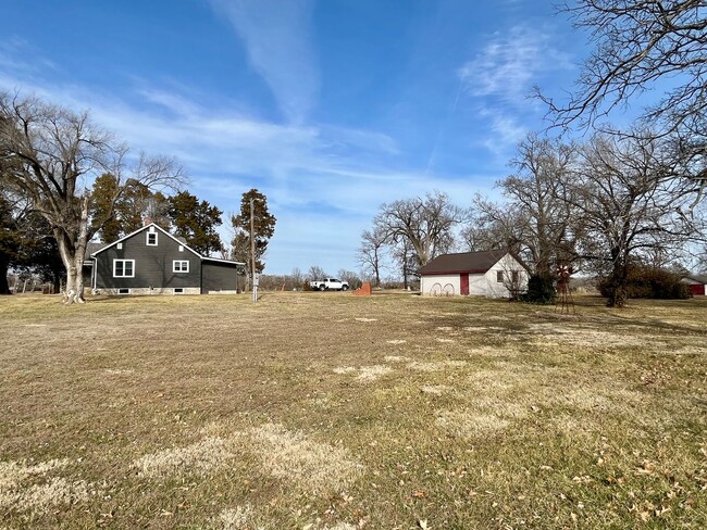 Building Photo - 3 Bed | 1 Bath | House | 2.5 Acres