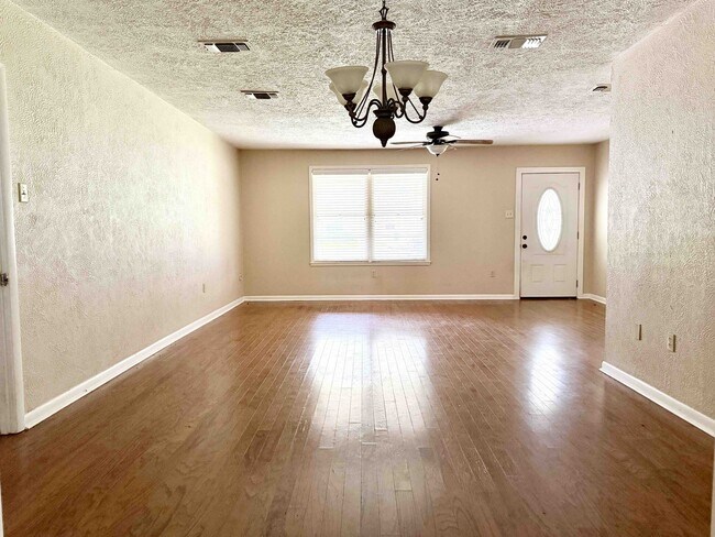 Foto del edificio - 9384 S Riveroaks Dr