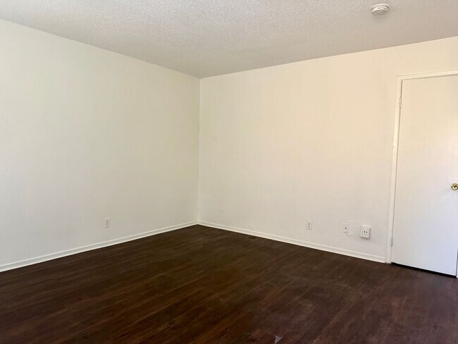 Foto del edificio - 489 S Backer Ave