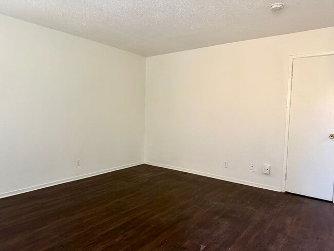 Building Photo - 489 S Backer Ave