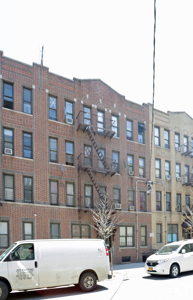 Building Photo - 3026 Holland Ave