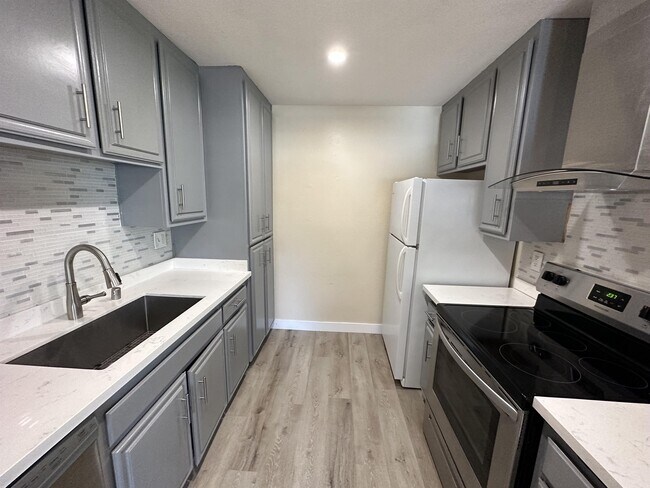 Building Photo - 5045 Collwood Way
