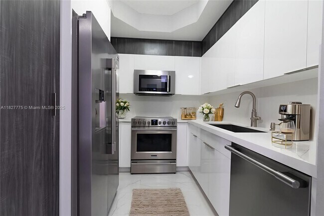 Foto del edificio - 10668 SW 6th St