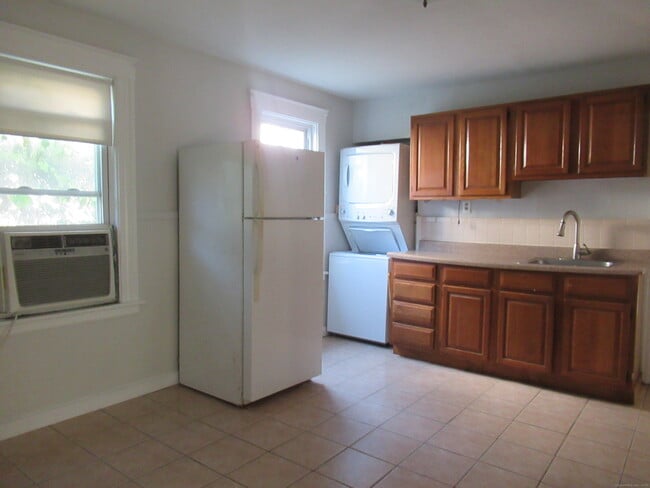 Building Photo - 783 Brewster St