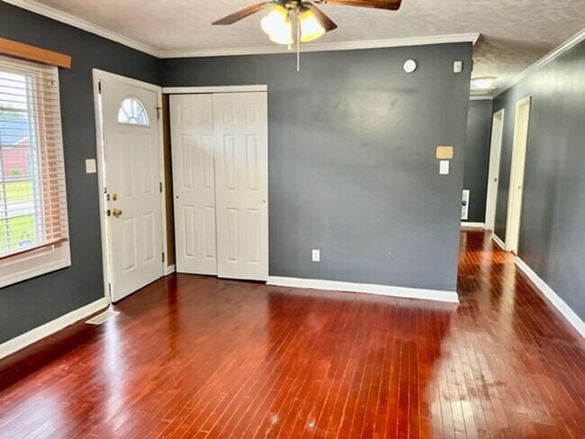 Foto del edificio - Rental Avail in Montclair!