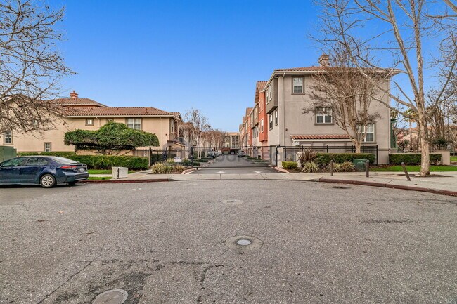 Building Photo - 1393 Auzerais Ave