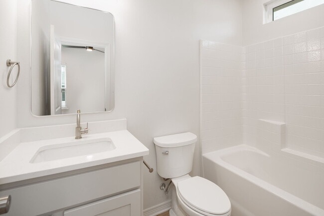 Photo - 2113 Crest St House