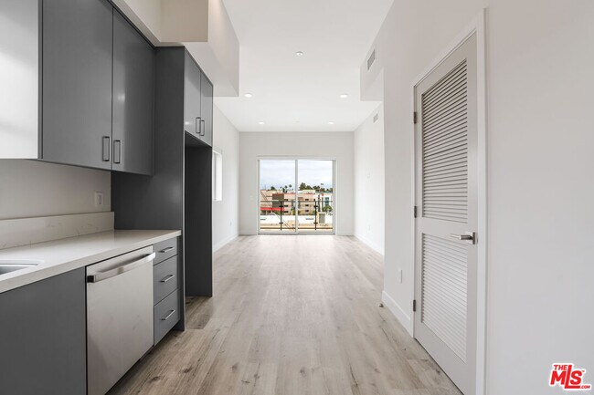 Foto del edificio - 3308 Mentone Ave