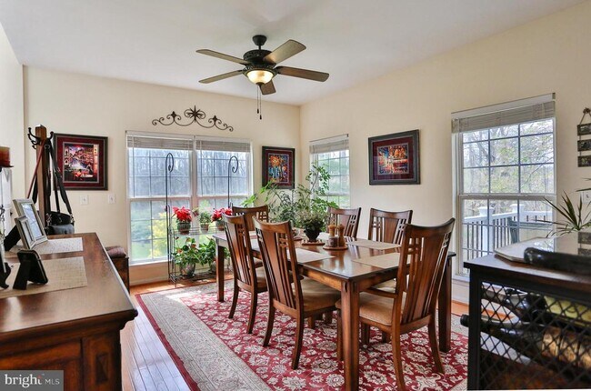 Foto del edificio - 5111 Lands End Ct