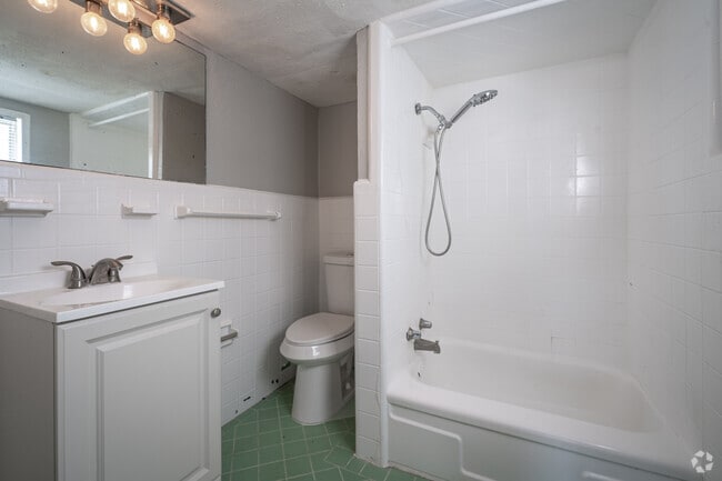 Studio - 550SF - Bathroom - Avondale and Crocker Street Apartments