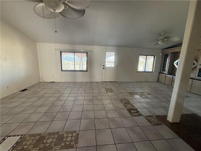 Foto del edificio - 4060 La Mesa Rd