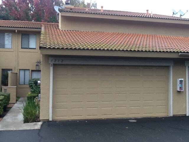 Primary Photo - Condo For Rent in Modesto