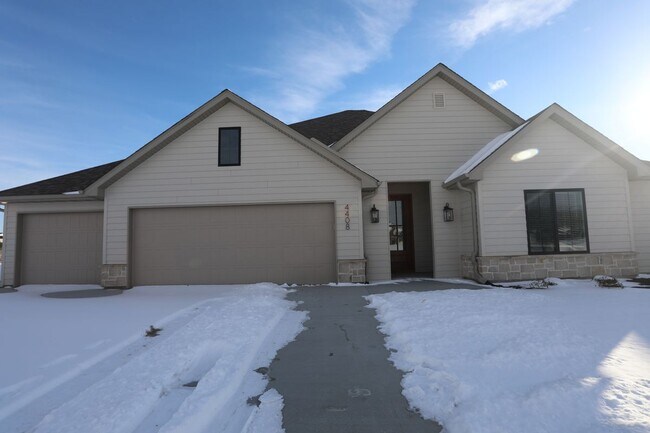 Foto del edificio - 4408 Royal County Rd