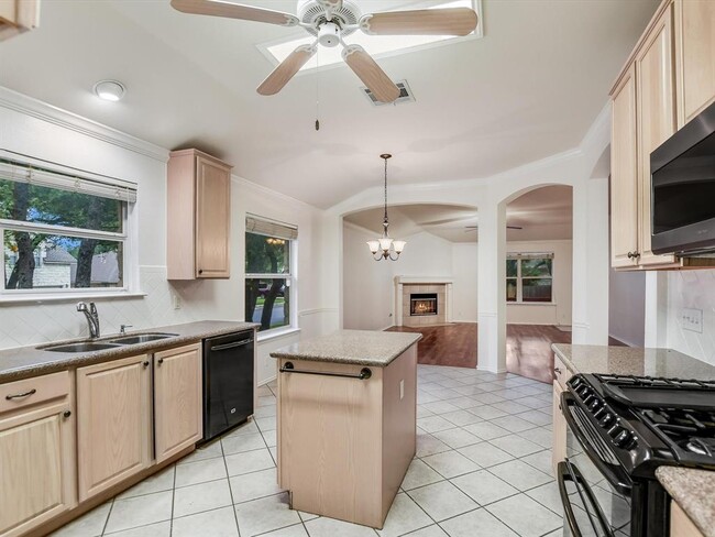 Building Photo - 1804 Castleguard Way