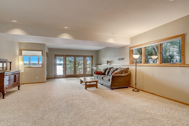 downstairs living room - 4216 Morris Park Rd