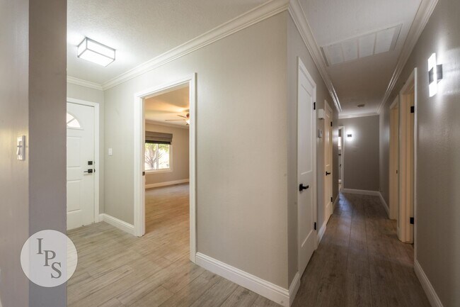 Building Photo - 6536 N Woodrow Ave