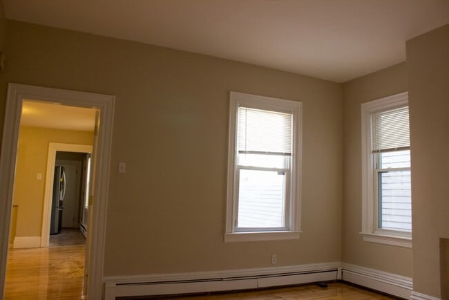 Building Photo - 114 Thorndike St