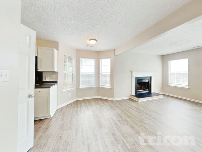 Building Photo - 11136 White Stag Dr