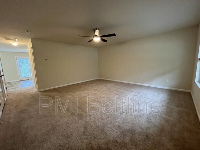 Foto del edificio - 5675 Laurel Ridge Cir