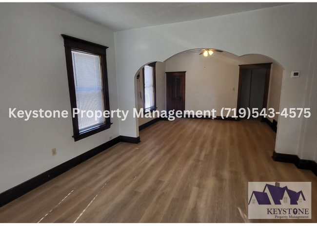Building Photo - Freshly Painted Home - 2 Bedrooms/1 Bath/ ...