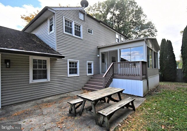 Building Photo - 201 Montgomery Ave