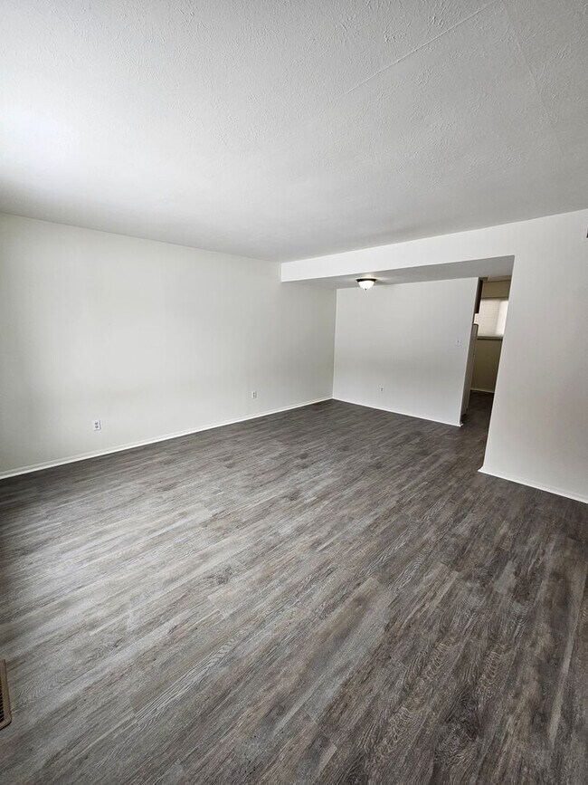 Foto del edificio - 3 Bedroom For Rent in Seven Hills