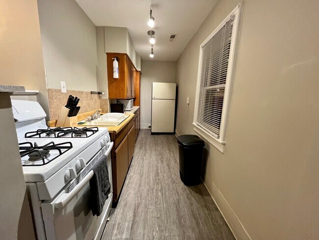 Building Photo - 409 4th Ave
