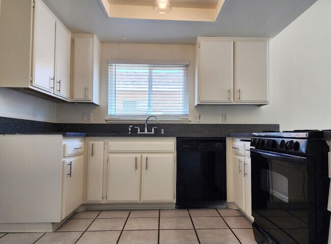 Building Photo - Beautiful Single story 4bd, 2ba home for l...