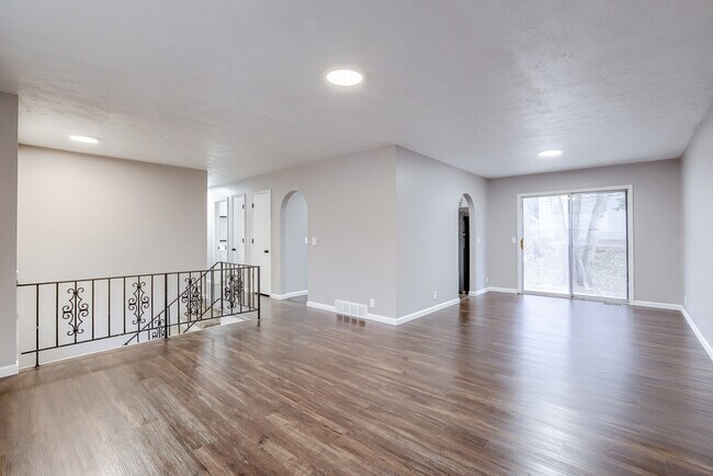 Building Photo - 8907 Lee Dr