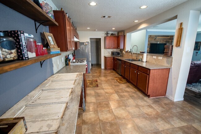 Foto del edificio - 19542 Bold River Rd