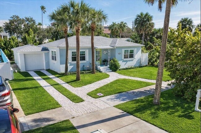 Building Photo - 741 Lantana Ave