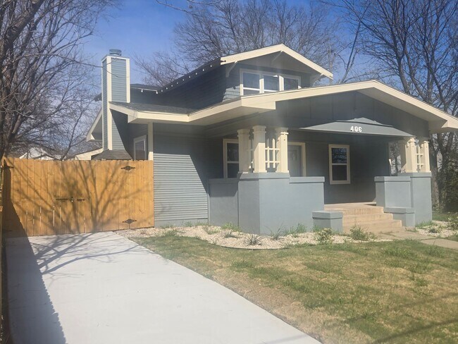 Building Photo - Newly remodeled 4 bedroom 3 full bath two story home located in the heart of Weatherford, TX