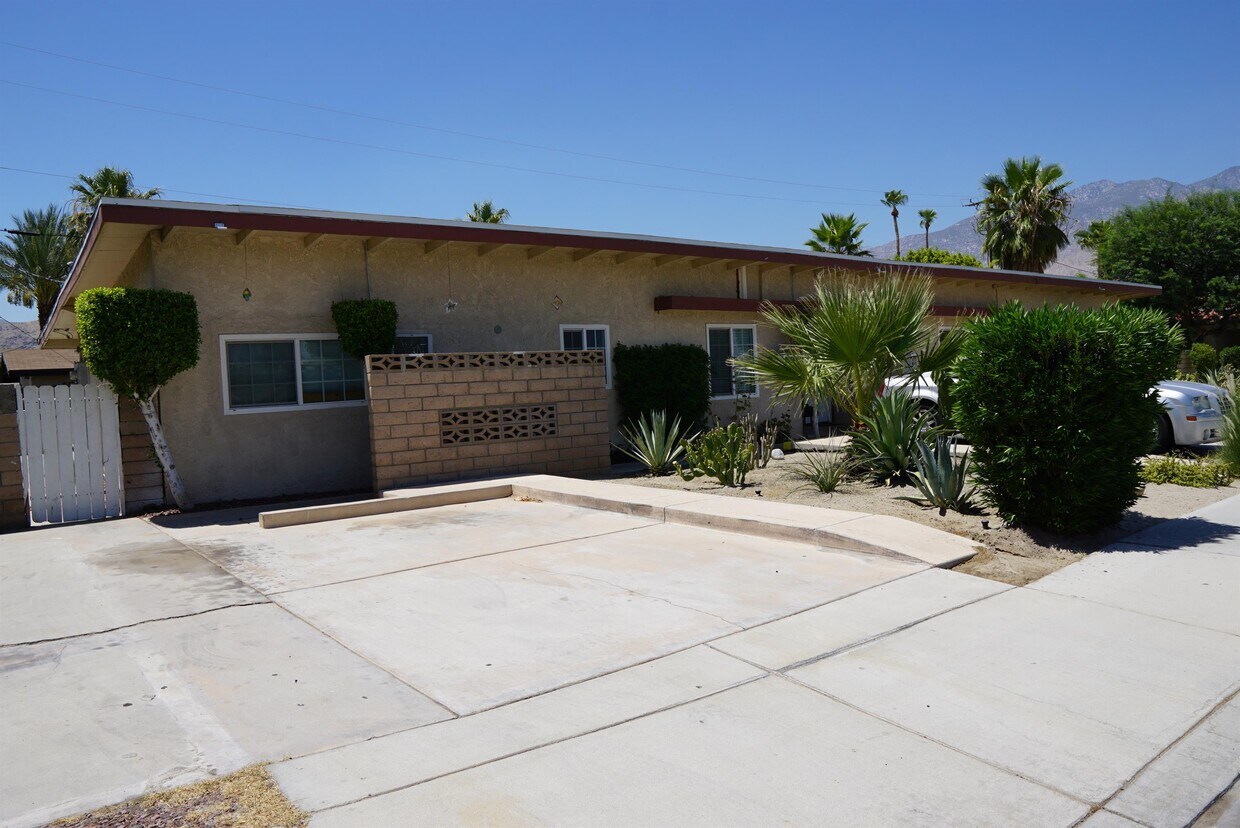 Primary Photo - 3915 E Calle De Ricardo
