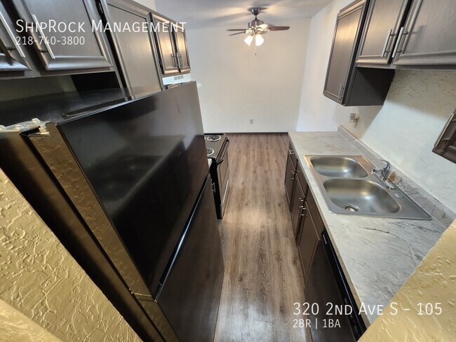 Foto del edificio - 320 2nd Ave S