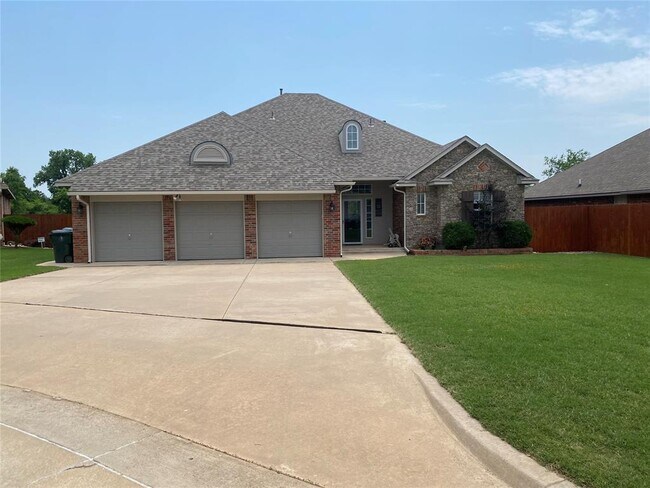 Foto del edificio - 9404 Emily Ln