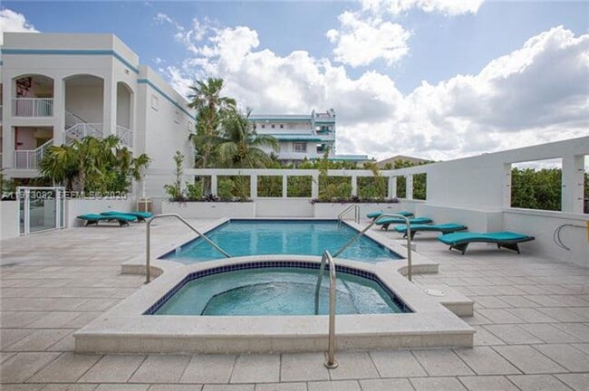 Building Photo - 9172 Collins Ave