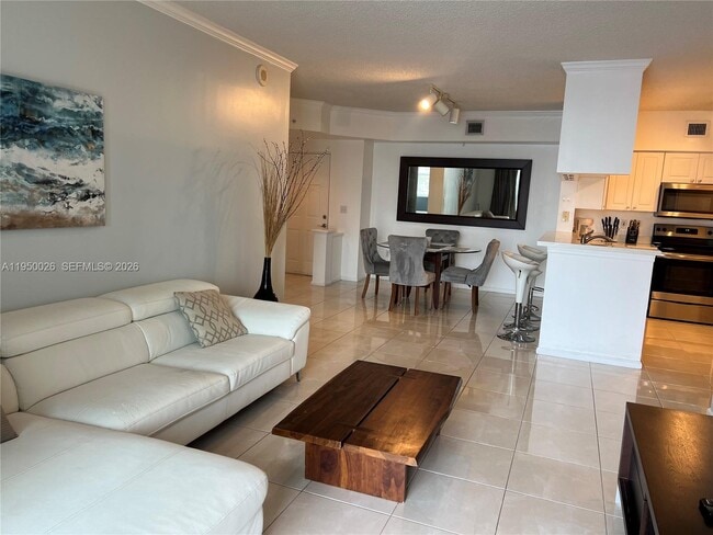 Foto del edificio - 17150 N Bay Rd