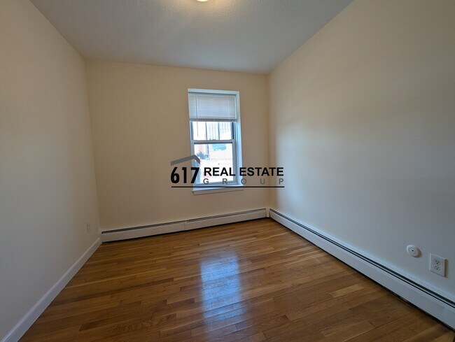 Foto del edificio - 164 N Beacon St