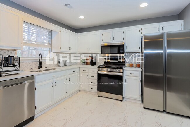 Building Photo - 7124 Babbling Brook Dr
