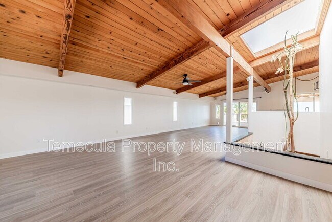 Foto del edificio - 2655 Loring St