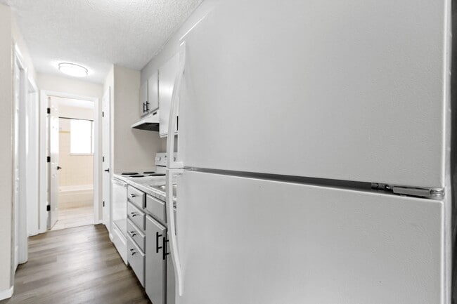 Foto del edificio - Royal Chateau Apartments