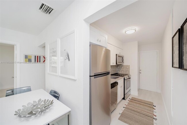Building Photo - 6210 SW 59th Pl
