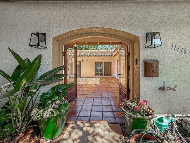 Foto del edificio - 31735 Bainbrook Ct