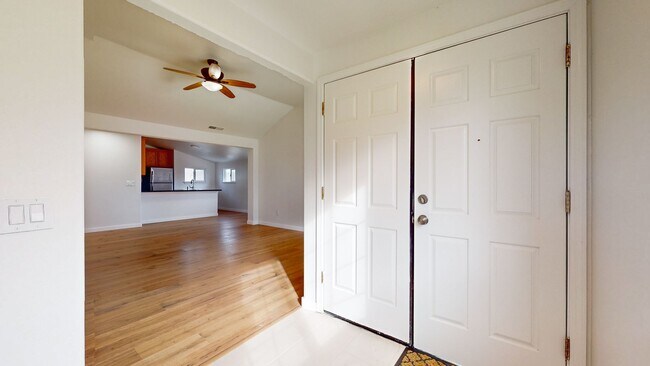 Foto del edificio - 3933 Finley Avenue