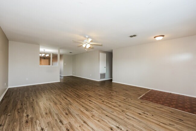Building Photo - 8410 River Bluffs Dr