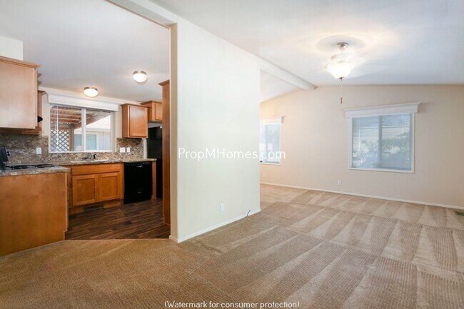 Foto del edificio - Prime Clackamas Location – 2BR PRICE REDUC...