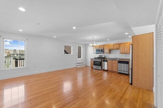 Foto del edificio - 410 E 3rd St