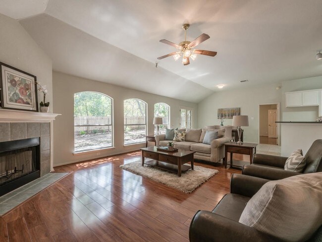 Foto del edificio - 5711 Marchmont Ln